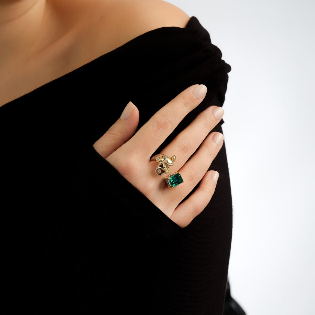 Hürrem Galaxy Ring — center emerald surrounded by diamonds, 18k gold, worn on hand
